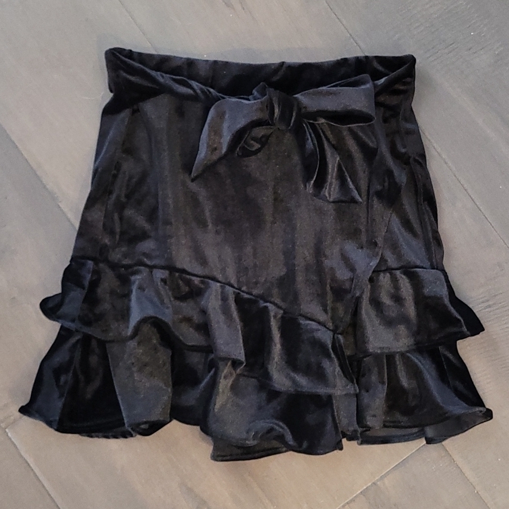 NWT AQUA Velvet Tiered Skirt Black S